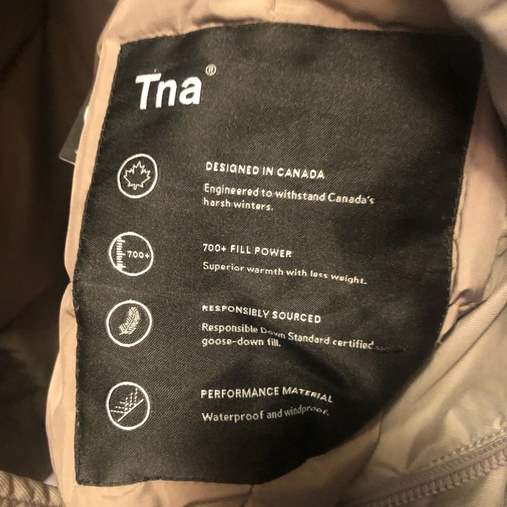 Aritzia Summit parka with Hood - Picture 4 of 5